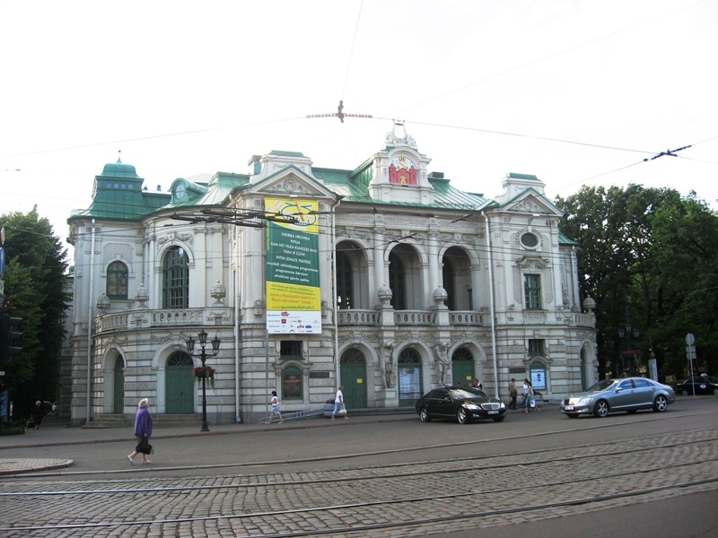 Pie Latvijas Nacionālā teātra veidos aleju ar nosaukumu “Laika priekškars”
