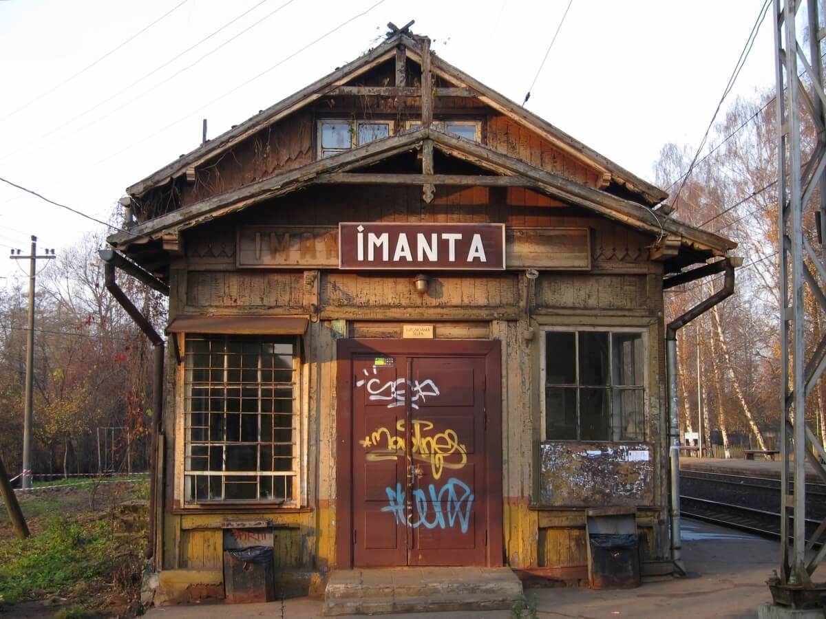 Imantas vecas dzelzceļa stacijas ēka, 06.11.2011<br>Avots: wikimedia.org, ScAvenger (Jānis Vilniņš)